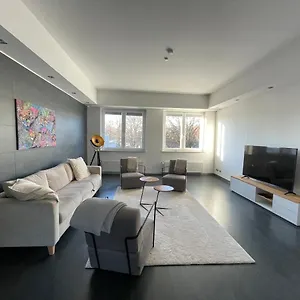 https://design-loft-for-8-i-spacious-kitchen-i-ntflx-i-65z-smarttv.hamburg-hotels-de.com